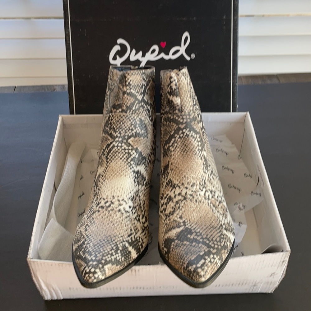 Qupid Snake Print Ankle Boots sz 10 (faux)